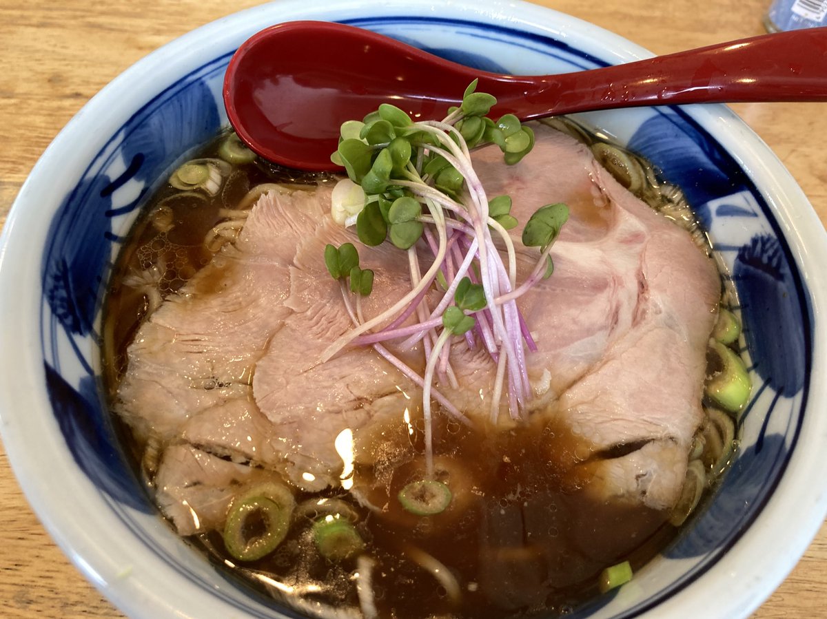 サクラソバストア　喜連川
5周年特別　
新得地鶏と羅臼昆布の醤油そば
鶏そばも良い。
基本の二枚看板の鶏と煮干し。
流石ですね。
みんな気づいてないと思いますが
麺も進化してますよ。替え玉で確認しましょう。