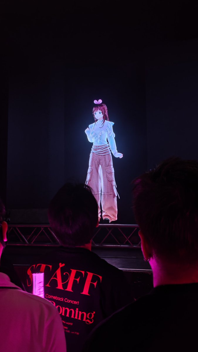 vacuumP_VRed's tweet photo. アイちゃん素敵なライブありがとうございました！🥳
久しぶりにアイちゃんの現地ライブ参戦出来て、自分の中でアイちゃんは、原点にして頂点だなぁと再認識したライブパフォーマンスで最高でした！✨️
改めてまして、おかえりアイちゃん！😉🎀
#キズナアイ復活祭 https://t.co/kWJFeZKJPG