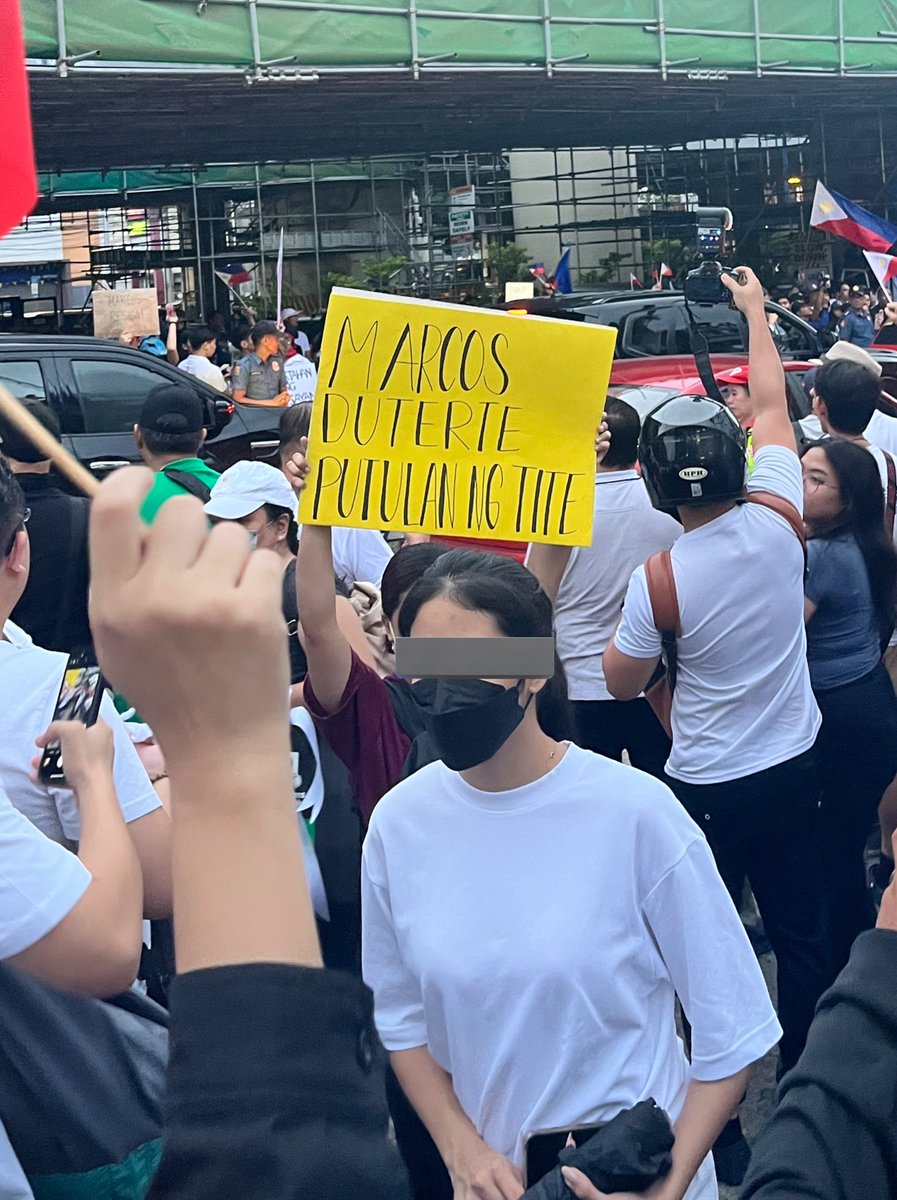 lovegalorean's tweet photo. 📍EDSA Shrine https://t.co/ojGiiahKLq
