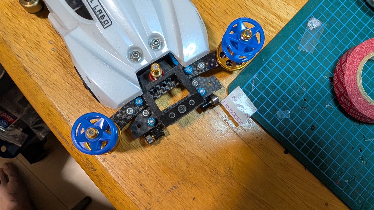 キャッチャーダンパー入れて見た。流行りのあの形あるけどでかいの付けるスペースないので。制振は問題なかったんだけど姿勢制御目的で装着。悪けれ撤去します。