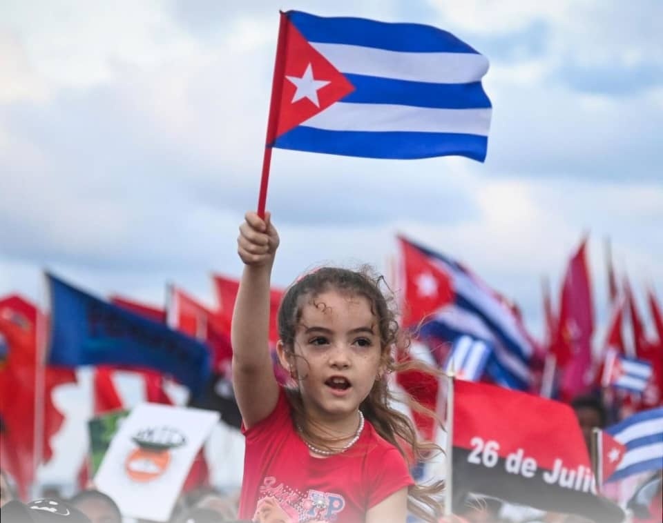 "Nosotros tenemos un adversario bastante poderoso...Le advertimos que resistiríamos el bloqueo, aunque eso podía implicar un costo muy elevado para nuestro país. No hay peor precio que capitular frente al enemigo que sin razón ni derecho te agrede". 

#100AñosConFidel