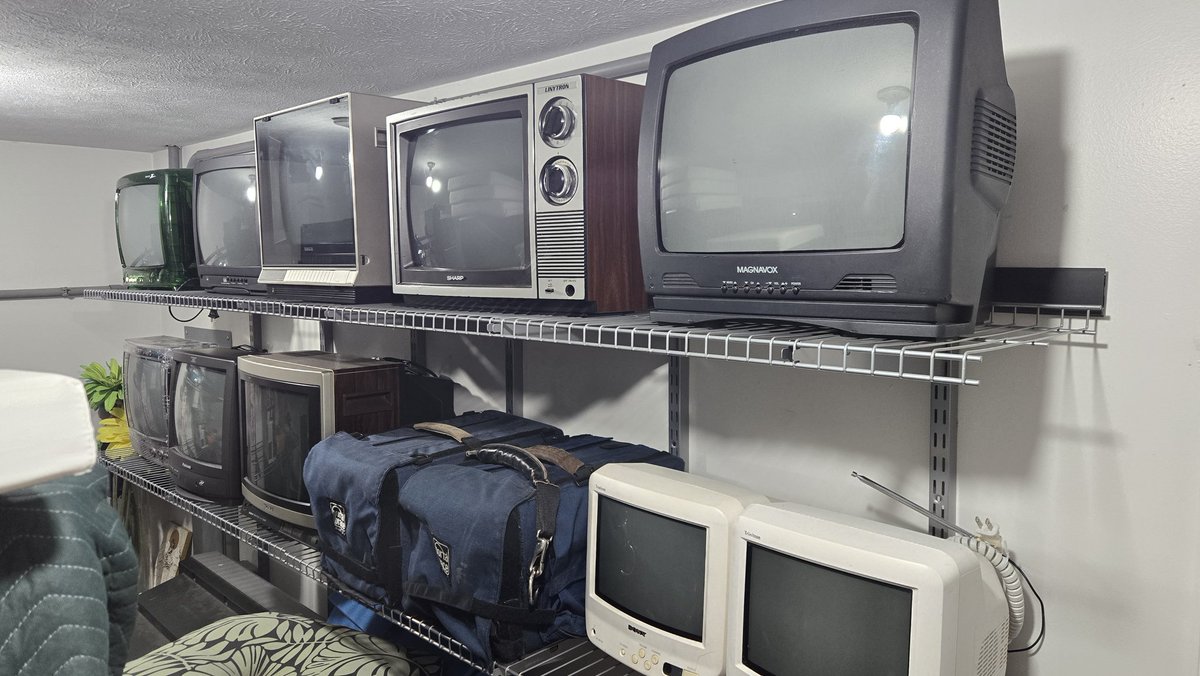 retro_tech_usa tweet media