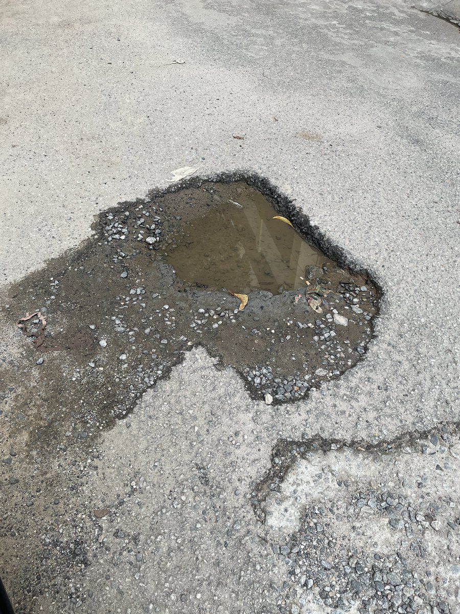 beeenay's tweet image. Pathetic road condition at BtM 2nd Stage, Munivenkattapa Layout . 2 schools next to this . Orchid and Ekya school. Please fix this . @DKShivakumar
#potholechallenge #Bengaluru #bbmp