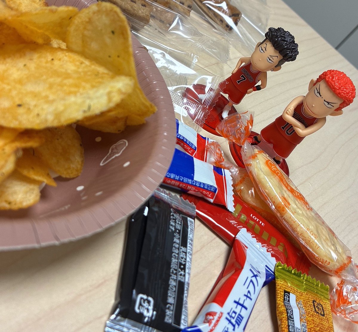 あずまやさん（<a href="/pb___z/">🐣</a> ）と、プチ原稿合宿をさせていただきました！時間まで本当にあっという間で怖かったですが、捗りました！大感謝です♡