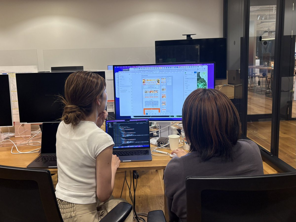 dhw_namba's tweet image. ===================
   個別トレーニング🏋️‍♀️
===================
今日も受講生はもくもく勉強中📚💭個別で質問や相談ができるから、ひとつずつ分からないことを解決できる🙋‍♀️独学してたけど、誰かに聞きたくてってひとも多いこの頃〜
#デジハリ #Webデザイン勉強中