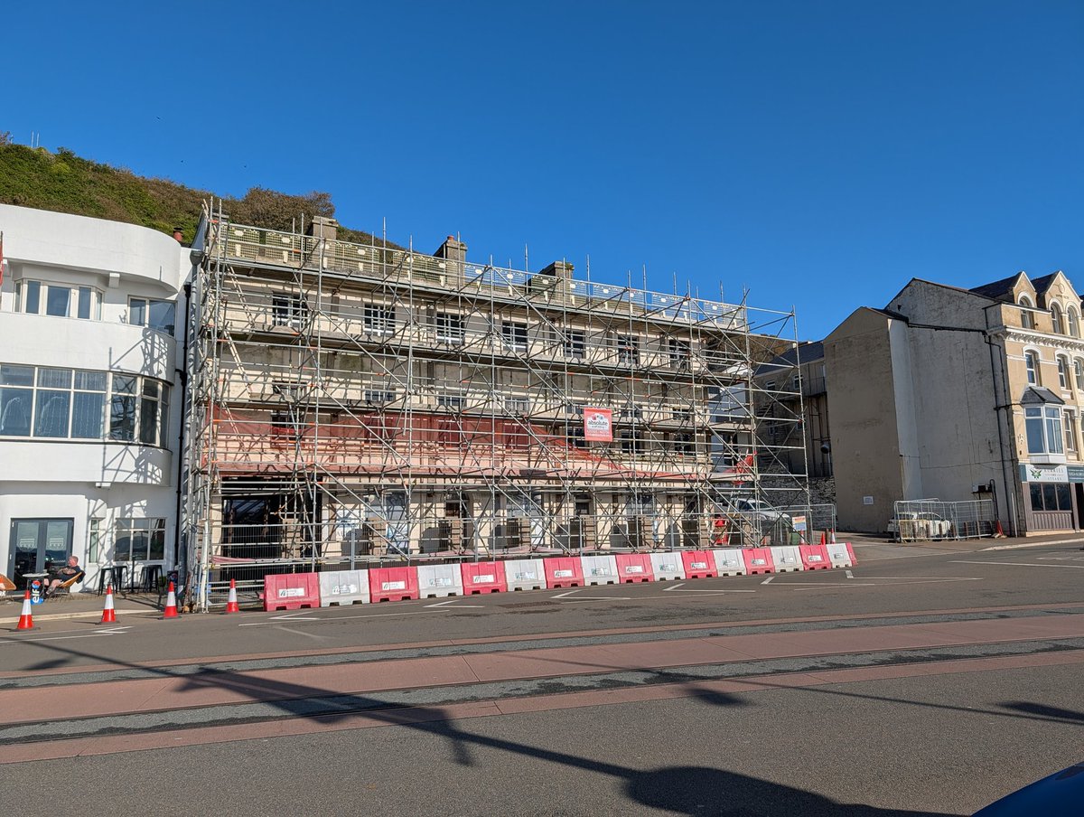 If nothing is going to be done about bringing this building back to life, then pull it down. The idea there's some heritage element to it is hard to see.... #Isleofman
