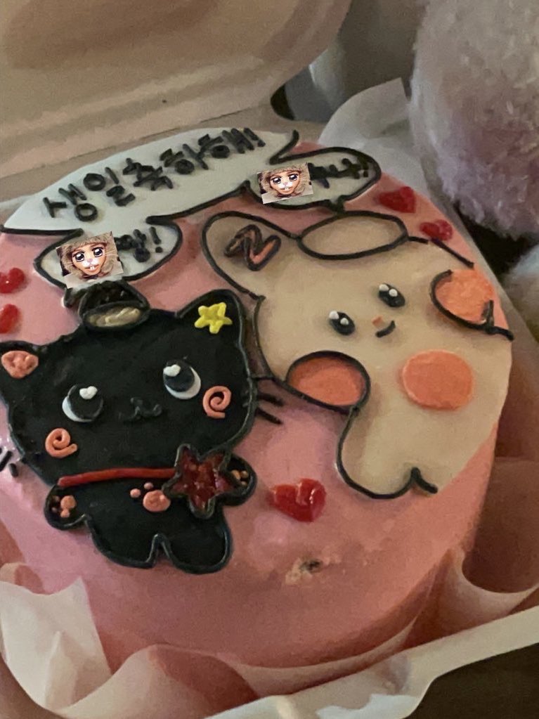 krnuts's tweet image. 케이크는 받을 때마다
마음이 죵말 따뜻해진다
내 생일은 겨울인데도...(뭔상관?
쿠리💕유니니
