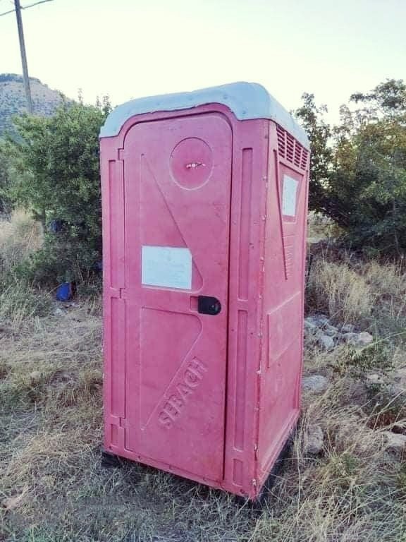 Come ogni stagione, nelle campagne delle della filiera anti #caporalato <a href="/No_Cap_/">Associazione NoCap</a> sono presenti i #bagni i chimici, che non sono un privilegio concesso, ma un diritto fondamentale per la dignità dei lavoratori e la tutela dell'ambiente che tutte le aziende dovrebbero garantire.