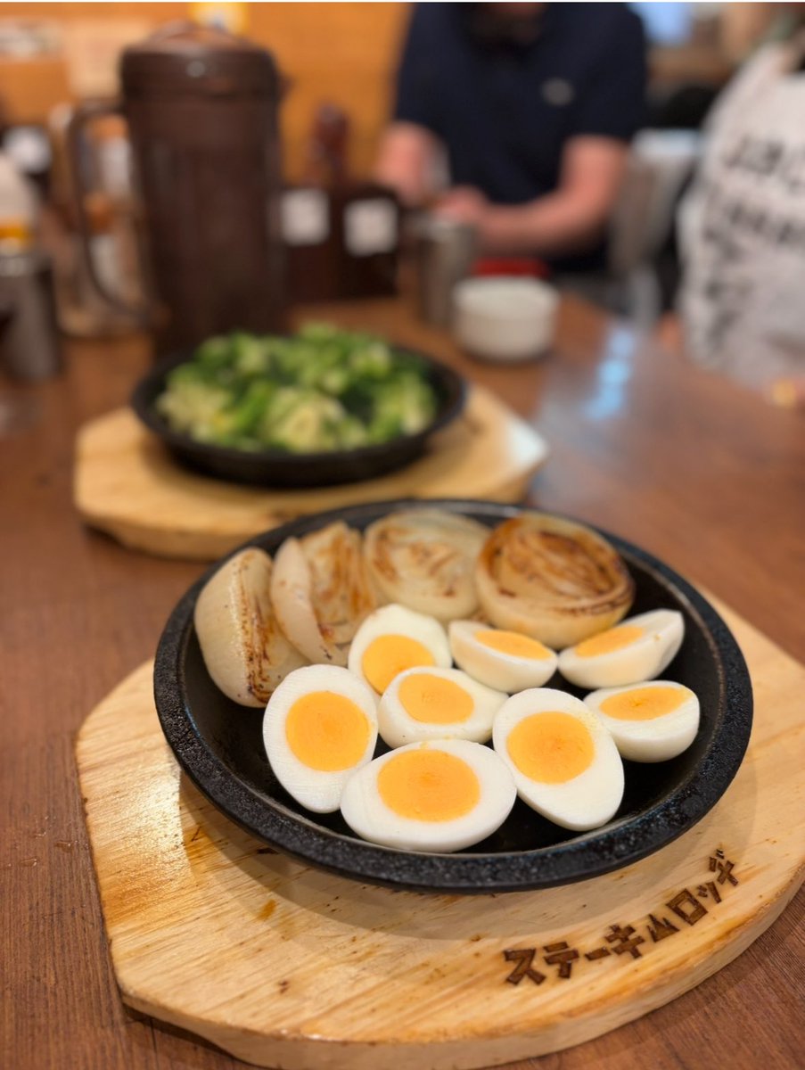 oomoto197969's tweet photo. 備忘録③

打ち合わせからの

新宮健二さんにお誘い頂き

土屋秋恆　個展開催！

ー墨脈ー　現代水墨をめぐる氣

のレセプションへ🥂🖼️

福田淳氏がプロデュース

お逢い出来て嬉しかった♪

写真は📸

BBEメンバーでも有り　日本選手権十種競技1位🎖️

右代 啓欣氏とゴリラ🦍とカンガルー大本🦘 https://t.co/Pxxqhj9DFg