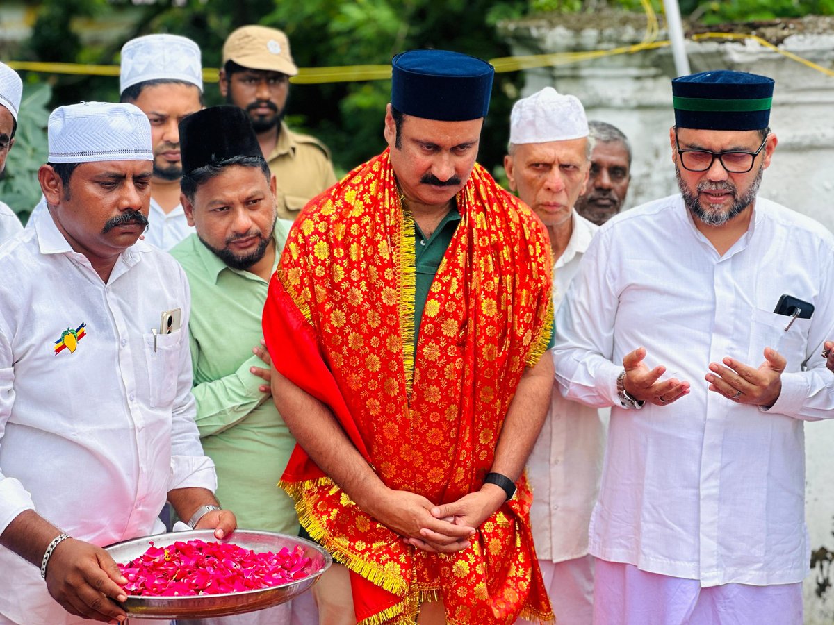 draramadoss's tweet image. "உரிமை மீட்க… தலைமுறை காக்க’" பயணத்தில், நாகூர் தர்காவில் வழிபாடு செய்த போது..!
#உரிமைமீட்க | #தலைமுறைகாக்க