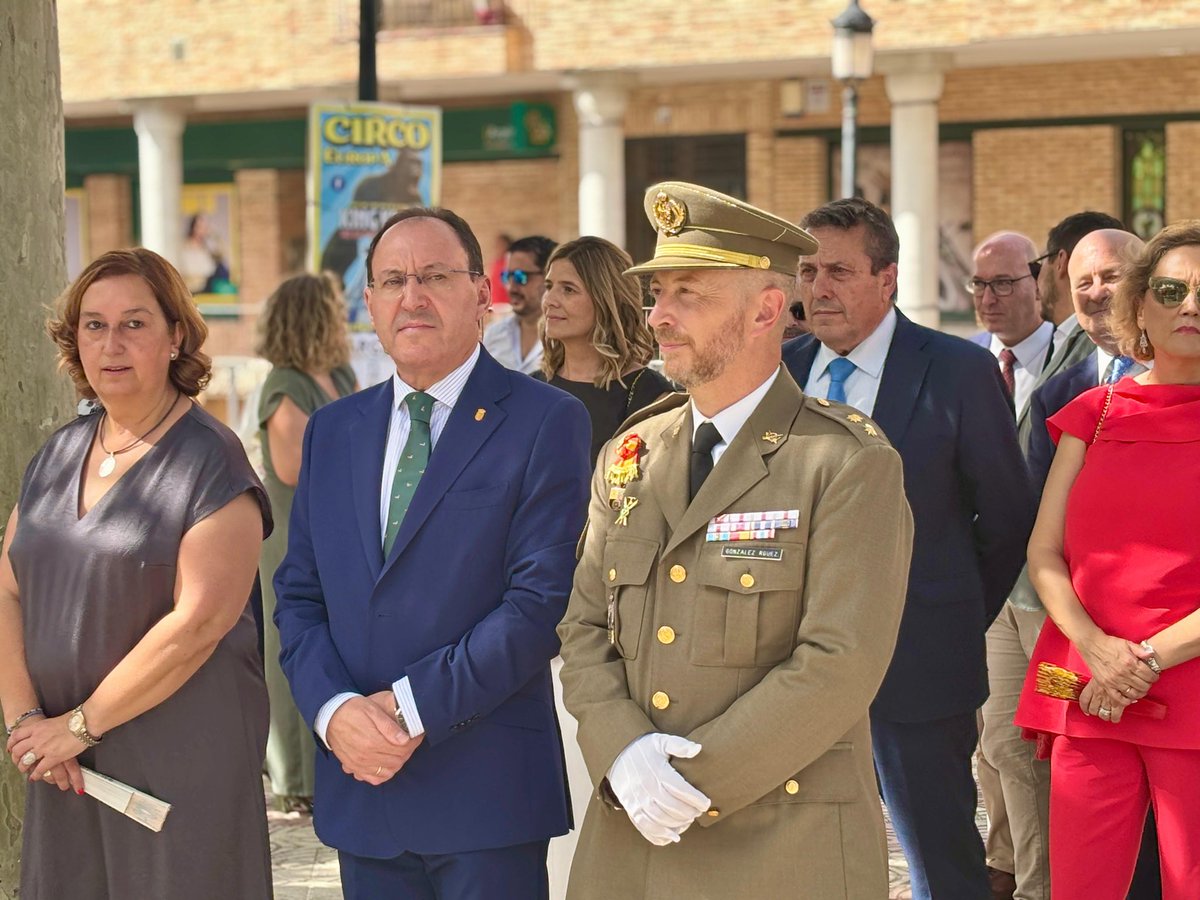 carolagudo's tweet image. Argés rinde homenaje a la bandera 🇪🇸junto a la Academia de Infantería. 

Un día importante para resaltar el valor de nuestros símbolos, la unidad, el compromiso con nuestra historia y el orgullo de ser español. 

Felicidades, Alcalde.