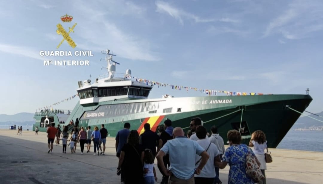 Gran afluencia de asistentes a la jornada de puertas abiertas este fin de semana en el puerto de #Vigo para conocer por dentro el nuevo buque oceánico de la #GuardiaCivil #DuquedeAhumada.