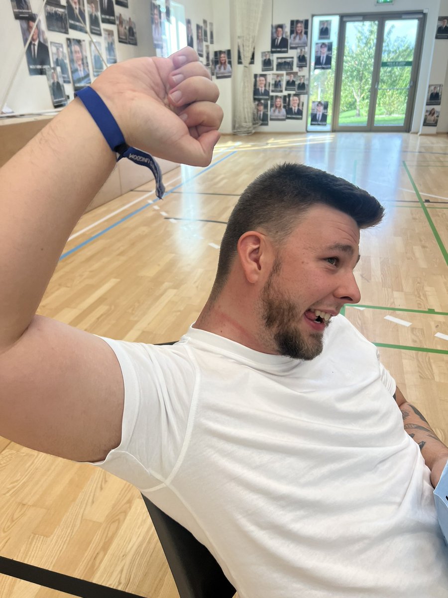 Hvem har forsøgt at hænge Freitag i sit slips i nat? #VULS25