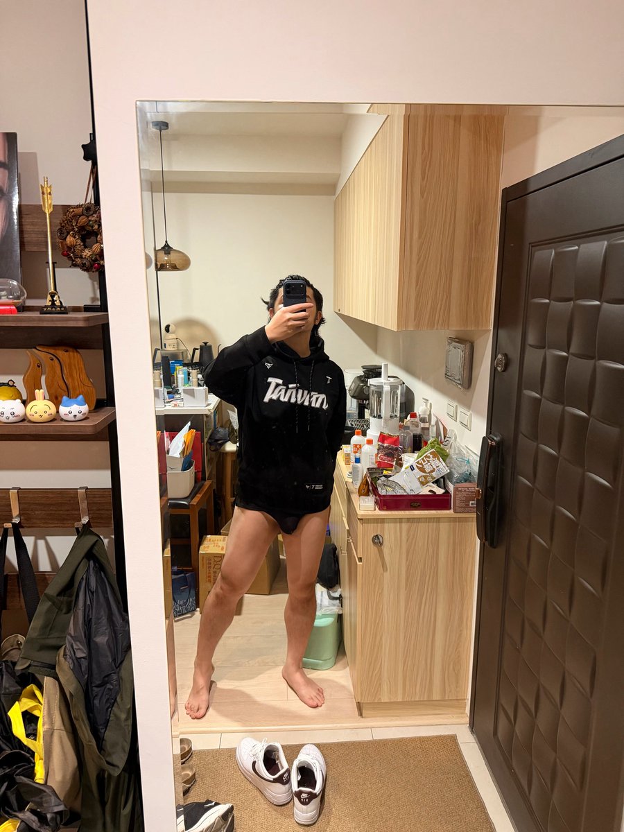 TeddyBro39's tweet photo. 發現之前預購來了沒有適合天氣可以穿的Team Taiwan, 這禮拜飛去美國來穿一下好了😗 
大腿實在是有夠胖🤣 https://t.co/TCiEM3ziGs