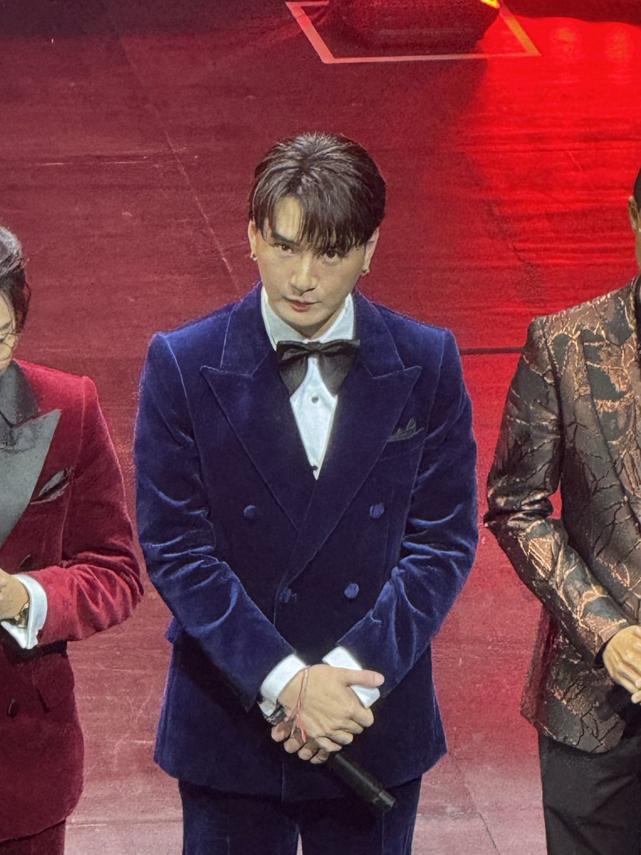 _icezimo's tweet photo. คิ้ดรู้ คิ้ดเห็น

#TheGoldenShowConcert2025
#KristPerawat https://t.co/iNlm2zAu8U