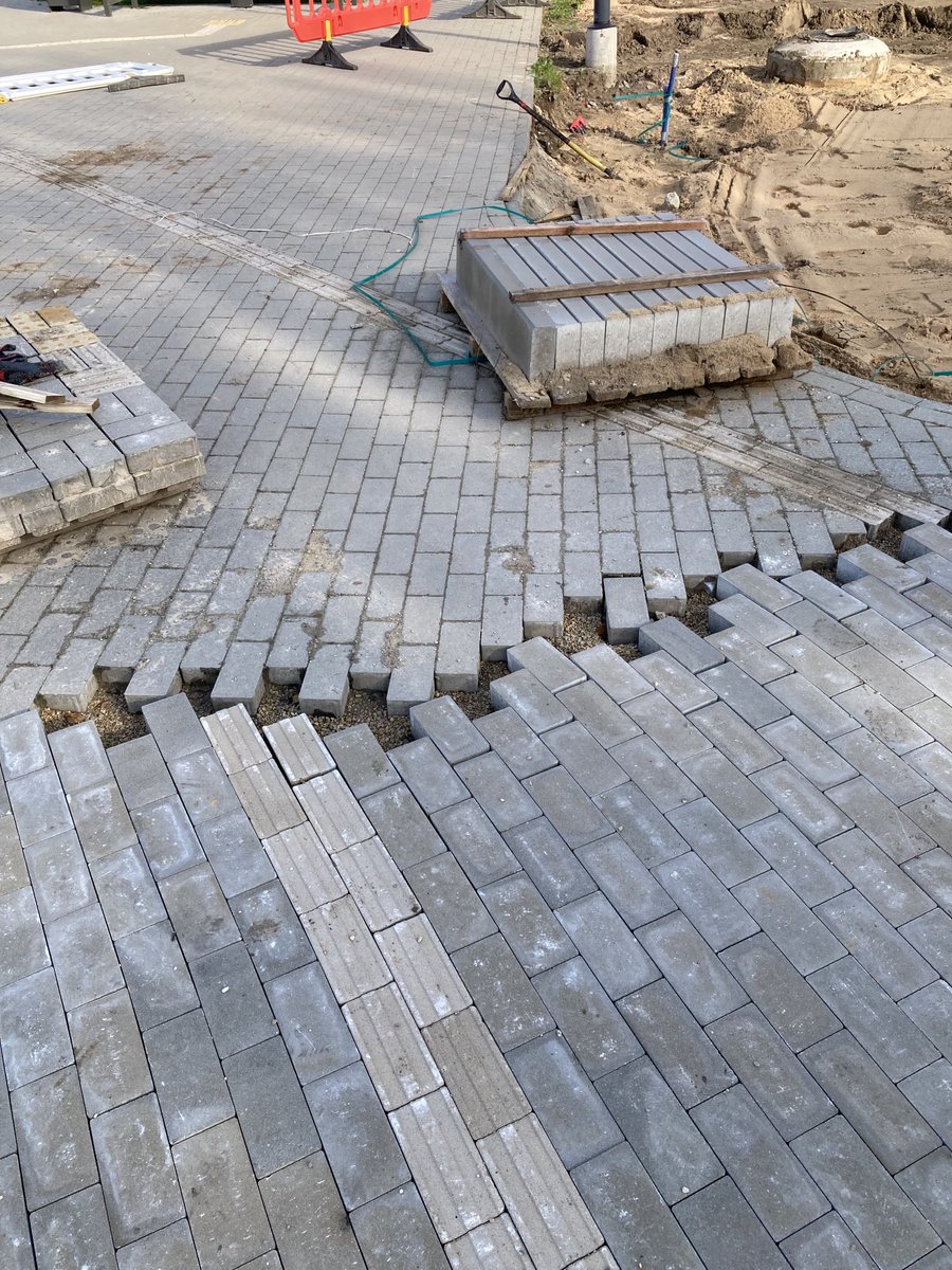 Dzelzceļa pieturā “Bērnu slimnīca” saticies peronu projekts un mobilitātes punktu projekts. Gandrīz saticies.