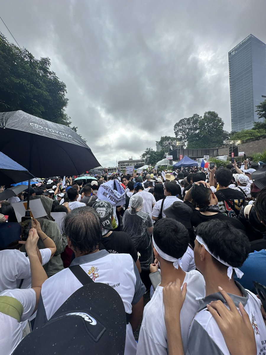 kalaluwa's tweet photo. in the words of vice ganda kanina:

“Tapos na ang panahon na natatakot tayo sa gobyerno. Takutin natin ang gobyerno dahil ang kapangyarihan ay nasa saatin, wala sa kanila.” https://t.co/i6hT2ujaOi