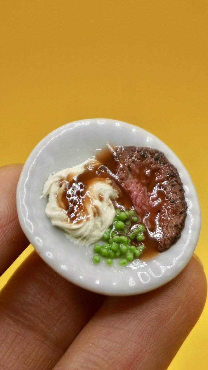 kyliesminis's tweet photo. roast beef dinner details 😋

#miniature #miniatures #mini #minifood #miniaturefood #fyp #fy #art #handmade #smallbusinesslove #smallbusiness https://t.co/0TGT1Etj7p