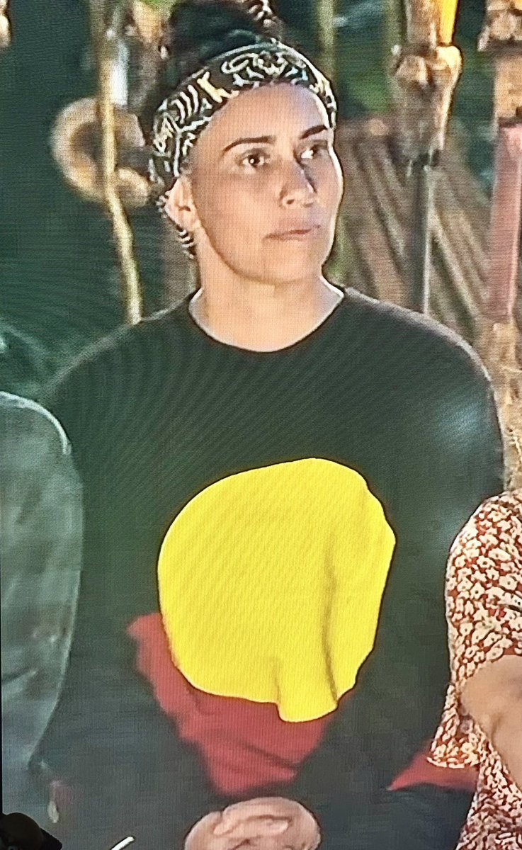 LadyIzaNatheist's tweet image. I always find it interesting that white people, who know that when we look at their whiteness &amp;amp; have no idea they identify as aboriginal, will ALWAYS adorn the aboriginal flag to ENSURE that you are alerted to the fact that they have #aboriginal descendants 🙄⬇️ Yes, AND???