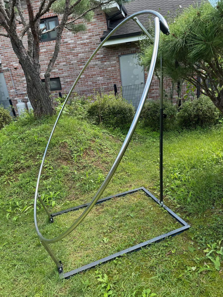 Proswing_Inc's tweet image. 주택 정원에 스윙플레인2.0을 설치하여 짧은 어프러치를 직접 공을 치면서 연습합니다.^^

제품문의:1899-6637
proswing.kr
#골프연습머신 전문제조사: 프로스윙

#공치는궤도기 #실외골프스윙연습기 #골프궤도연습용품 #드라이버연습기 #아이언연습기 #싱글골퍼연습기