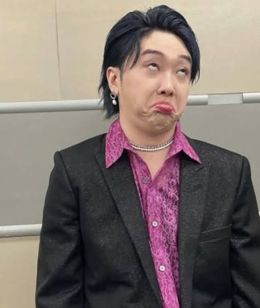 世の中即レスしないとすぐ送信取消したりリプ削除する人多くない？私ラインとか未読のまま全文読んでるよ←
ラインもリプも返すごく遅いの私…仕事育児家事あるし暇が出来たらダラダラSNS見たりゲームしてアニメ漫画見たいの…
遅いの嫌な人切っていいからねこんな私でも好いてくれる人大切にします故