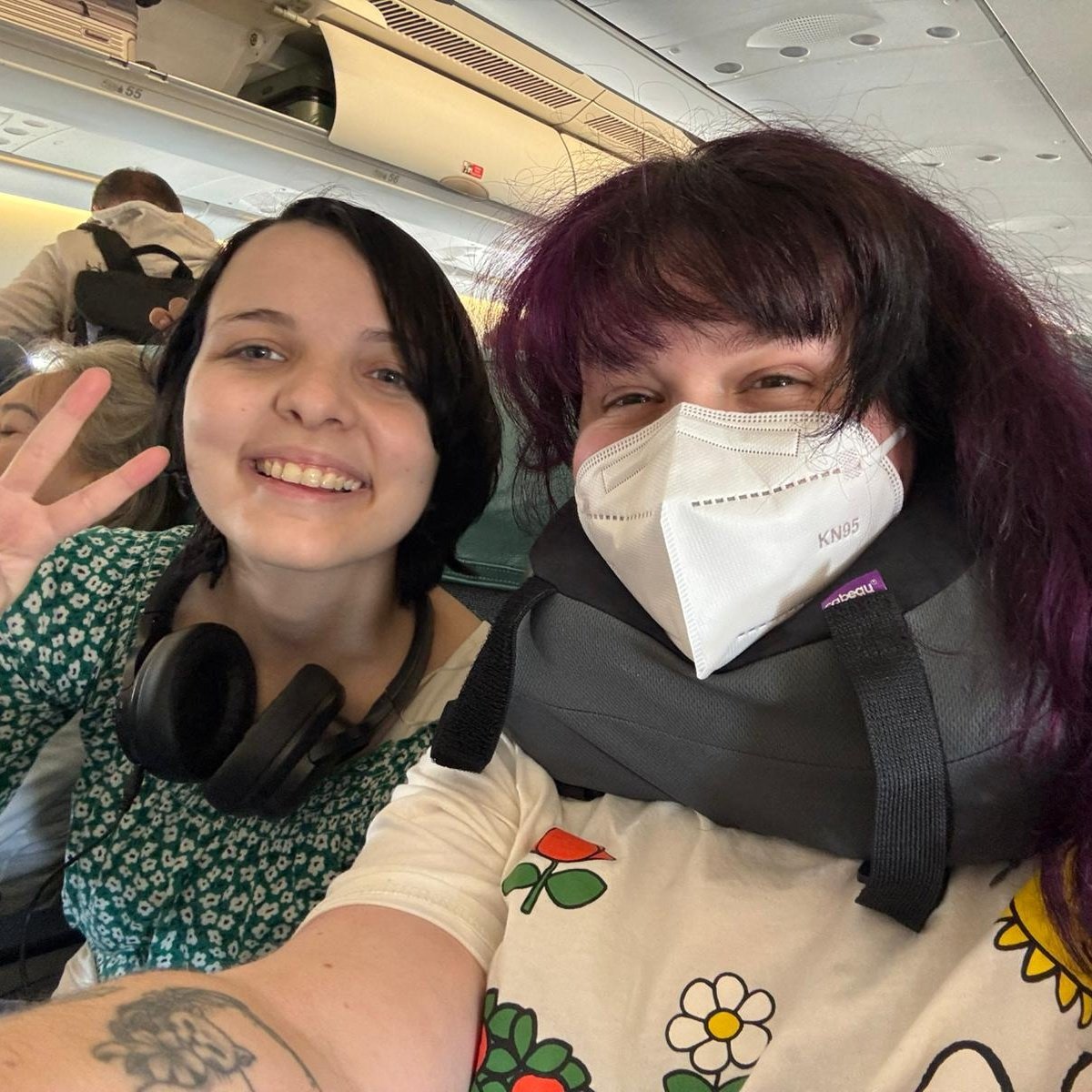 Nearly in Japan! Have flown 8 hours and now we have a little stop in Manila 😴  Picked a good time to start Silksong, couldn't finish it on the flight though sadly 😂