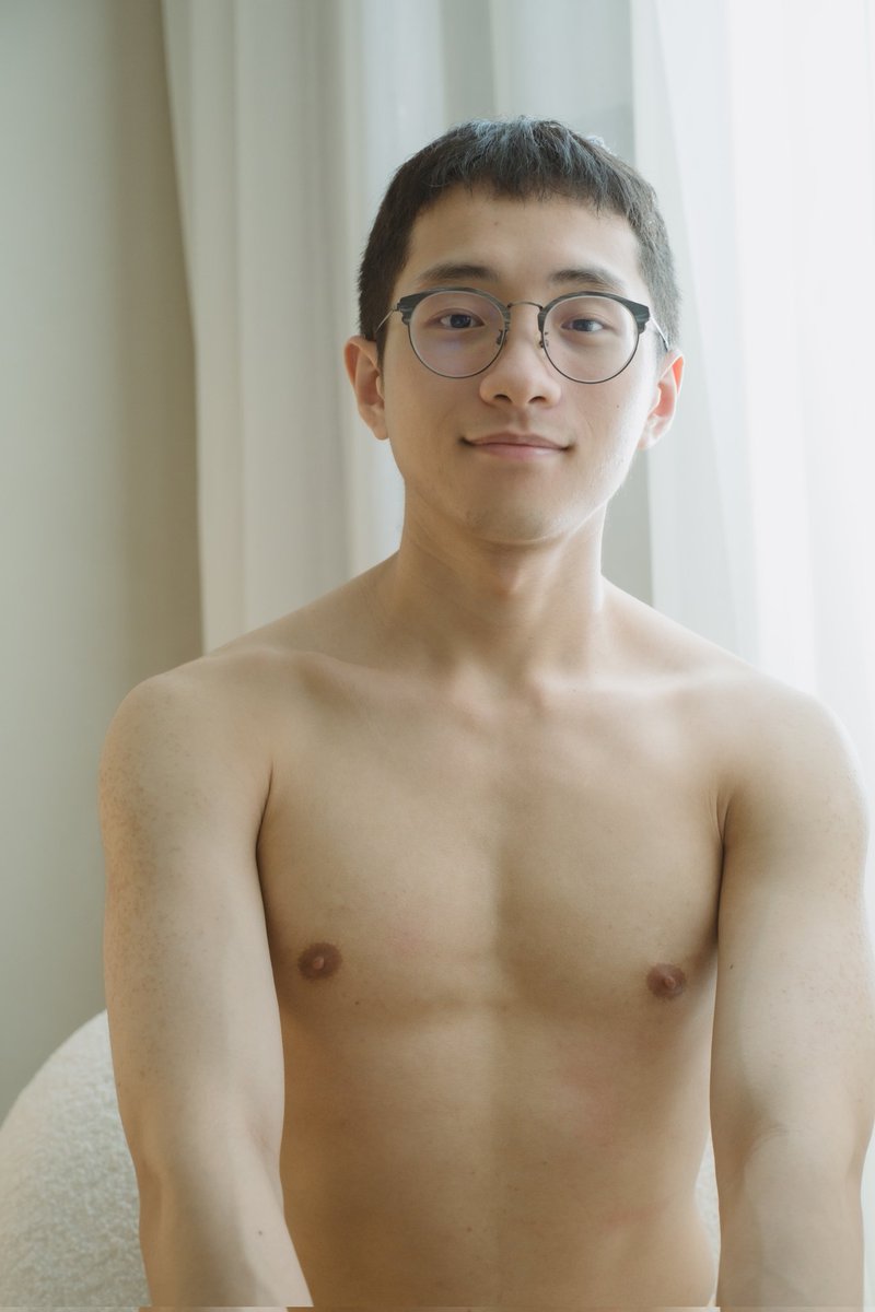 攝影師一直說把我拍的很無辜，你們覺得呢？🤔

Photographer:<a href="/studio_iso_25/">iSO 人物體</a> 
Model:<a href="/Husky921129/">Husky1129</a>