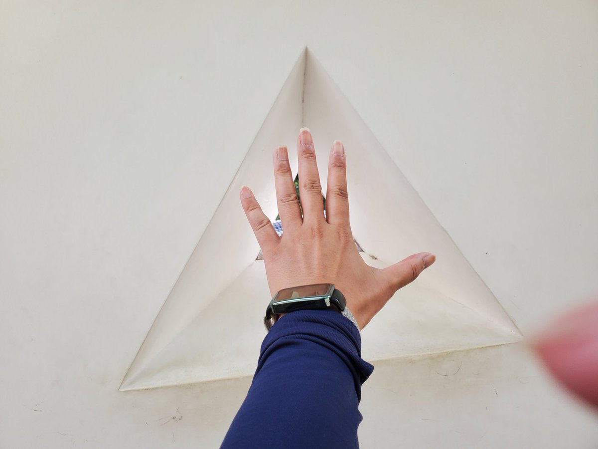 お城の石垣好きならこんな写真撮っちゃうよね？

⏹️ 大きい石に興奮🤭

石の大きさわかるように写真とってみた😃✌️

狭間の大きさもわかるっしょ☺️

#姫路城