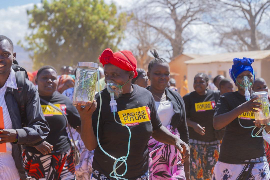 Mwaki28's tweet image. Farmers, Students, Youth groups, Climate Activists, Agroecologists, and Social Movements in Dodoma #DrawTheLine and call the government to;

✅ Prioritise domestic Resource Mobilisation
✅ Invest in Renewable Energy, and
✅ Phase out fossil fuels.

This movement is about…