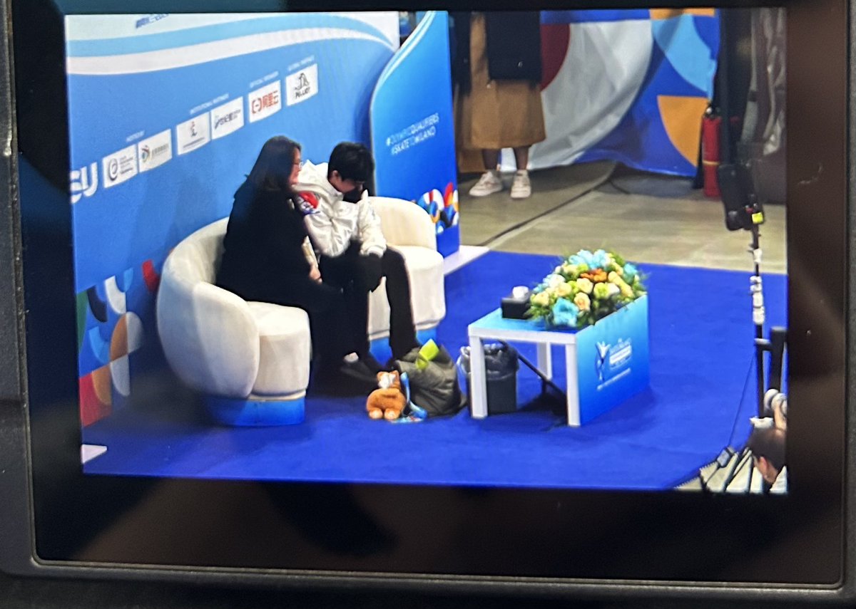 어떤 상황에서든 덤덤하던 현겸이가 키크존에서 고개도 못 들고 울고 있는 모습을 보며 이 컨시는 거저 얻어진 게 아니라는 생각이 들어 안쓰럽고 뭉클했다. 김현겸 선수의 선전으로 한국 남자싱글 올림픽 두번째 티켓 획득했습니다. 너무너무 고생 많았습니다. #김현겸 #HyungyeomKIM #SkatetoMilano