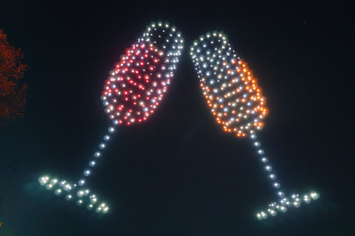 flystackshows's tweet image. 400 FLYSTACK GP4 drones. One sky. Mastercard’s 30th anniversay