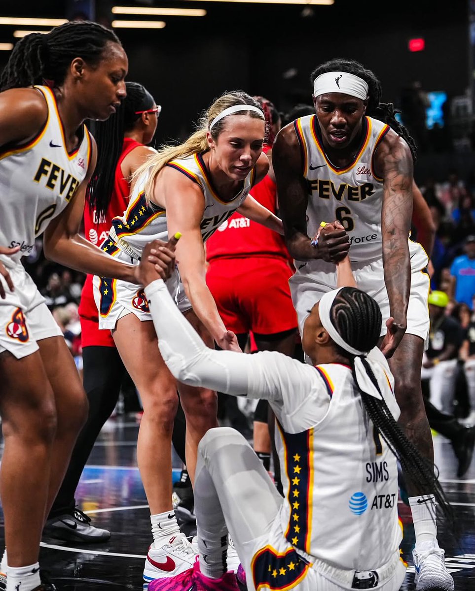 22CCnews's tweet photo. Odyssey Sims:
Playoffs🔥🔥 Round 1 ☑️Semi finals bound😈😈
#CC22 #CaitlinClark #OdysseySims #NowYouKnow #FeverRising #IndianaFever #WNBA https://t.co/qYeowKJb2D