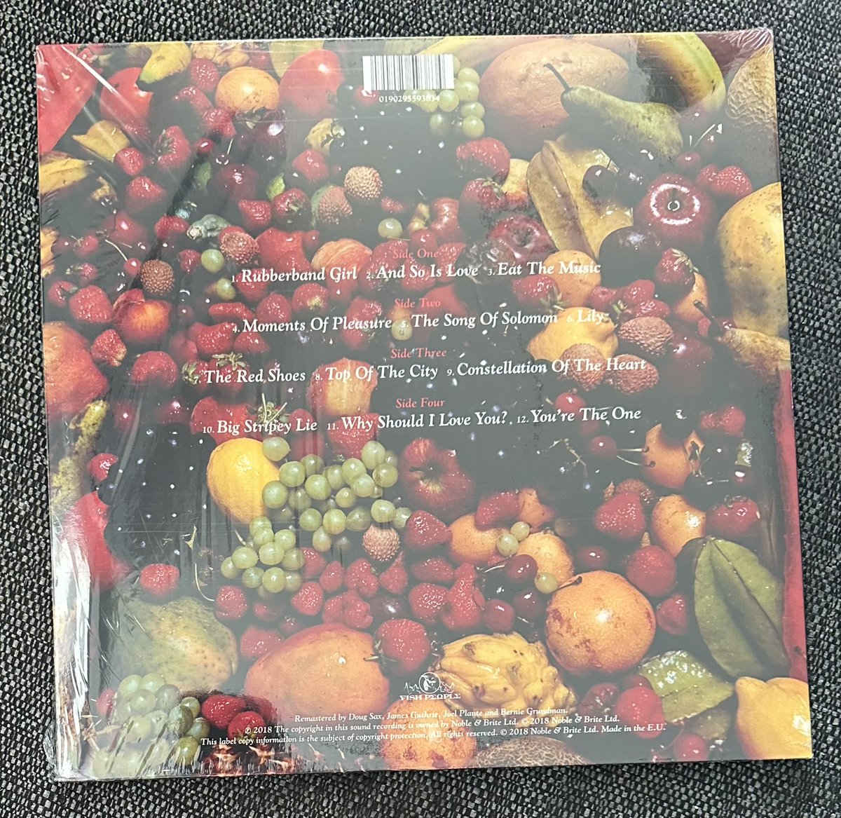 Poplifer73's tweet image. Sunday Morning Soundtrack.
Kate Bush ‘The Red Shoes’.
1993 Fish People Records.
2018 Remastered release.
Such a beautiful record. @KateBushMusic 
#KateBush #TheRedShoes #FishPeople #Vinyl #SundayMorning #SundayMorningSoundtrack #NowPlaying