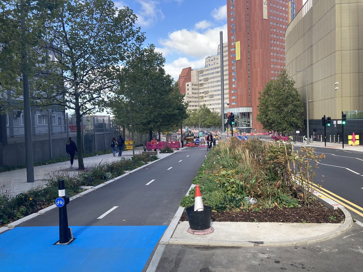 They aren’t just flower beds!!!

Fascinating peak beneath the surface of one of London’s new Cycleways - you can see the complex drainage system that ensures bike lanes help protect the capital from heavy rain &amp; effects of climate change.

And they look great when finished💚🚲👍
