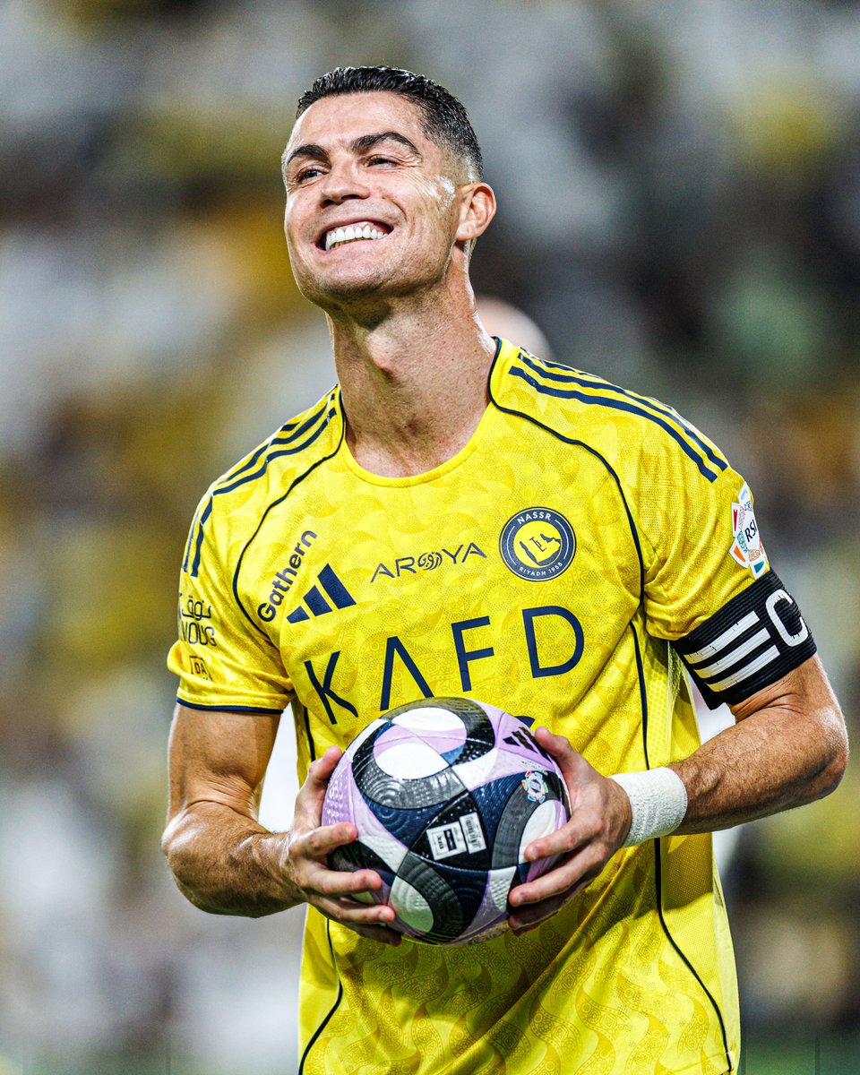 Cristiano Ronaldo is now only 55 goals shy of becoming the first player in history to reach 1,000 ⚽️ 🤯🐐