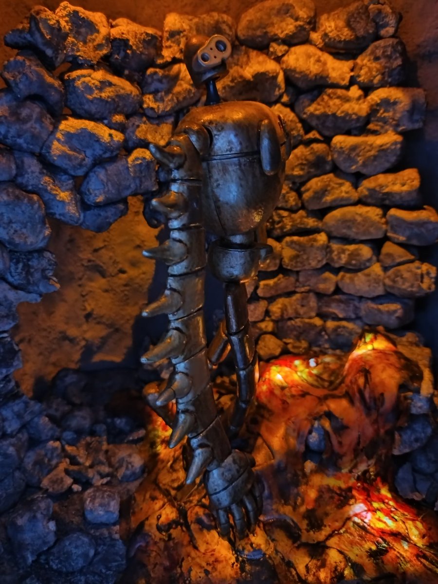 #初めての展示会の思い出

フォロワーさんに誘って頂き初めての展示会に参加しました！！

まだプラモ歴1年で展示会というものがあることすら知らなかった俺に色々教えてくださったフォロワーさんには感謝しかなかったなぁ

GBWCに初めて参加したEXAMのジオラマとラピュタのロボット兵を出したよ！！