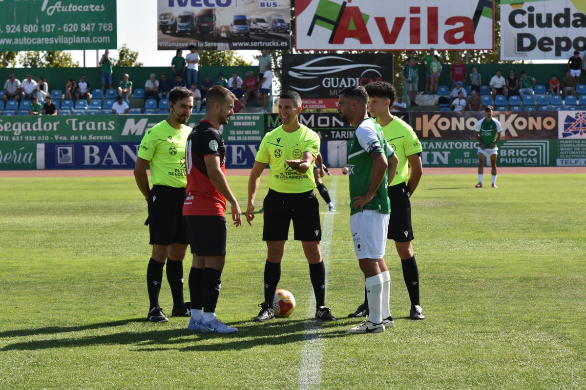 Así lucen las nuevas camisetas del Villanovense, haciendo un homenaje a la eliminatoria de Copa del Rey contra el <a href="/FCBarcelona/">FC Barcelona</a> 

En ellas, están inscritos todos los nombres de los socios que nos apoyaron con el Carnet Avanti 💚
