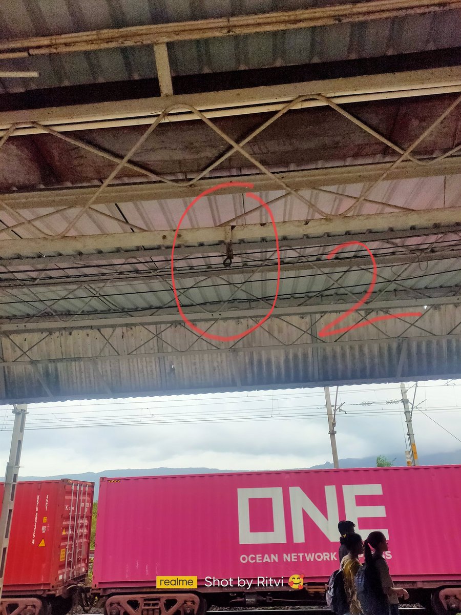 VinodKini3's tweet image. @AshwiniVaishnaw @drmbct @DVPravasi @RailMinIndia @RailwaySeva @1Rellmadat केळवेरोड pf 2आणि 3 वरील wr ने दुरुस्थी साठी नेलेले फॅन परत लावलेच नाही. ते फॅन दुरुस्त करून पुन्हा लावावे ही wr ला विनंती.
