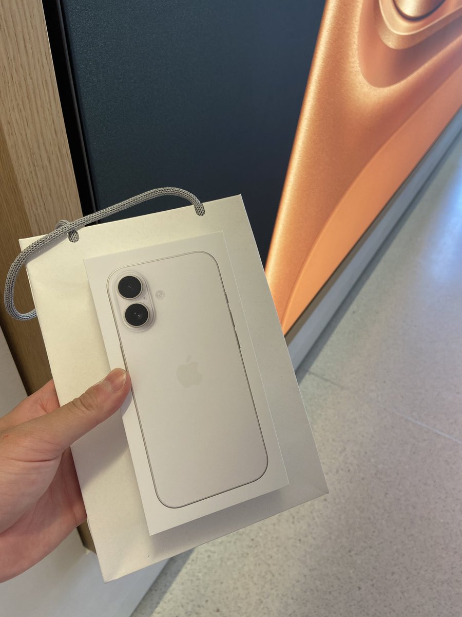 gyosyo_npm's tweet image. 本日は昼に心斎橋でiPhoneを受け取り、新大阪からiPhone11のICOCAで新幹線に乗り、新幹線で移行作業をして、iPhone17のICOCAで出場するというまあ珍しいことをしました😂

小田原に来た理由はやむを得ず私が行くしか手段がなくなった封印のためです👀
ほんとにそれだけで…今から帰ります😇