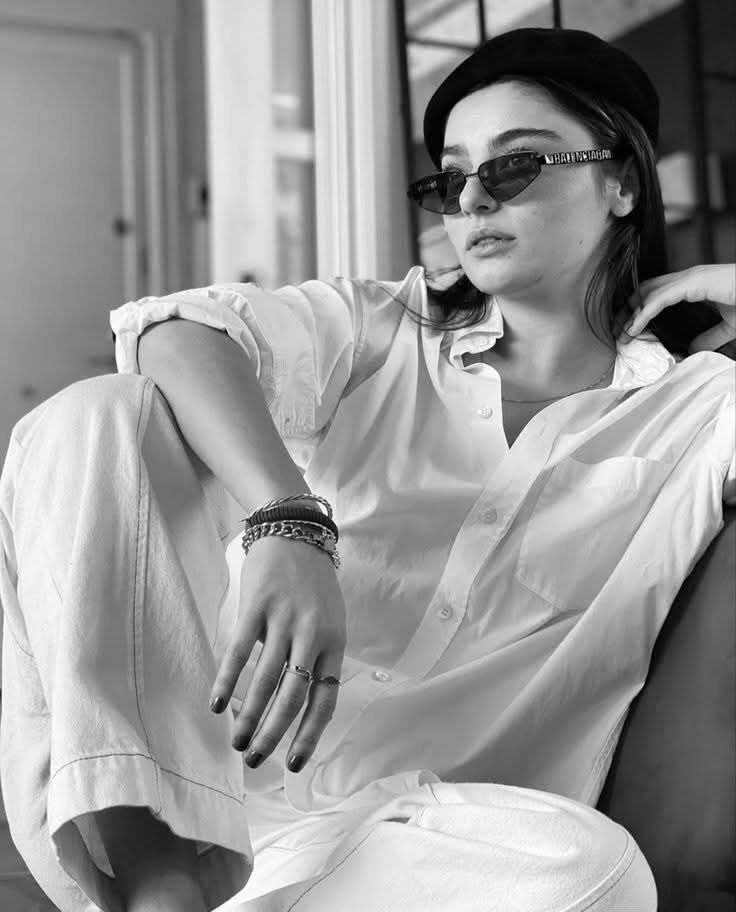 Kendime efendi efendi oturmuşum😕