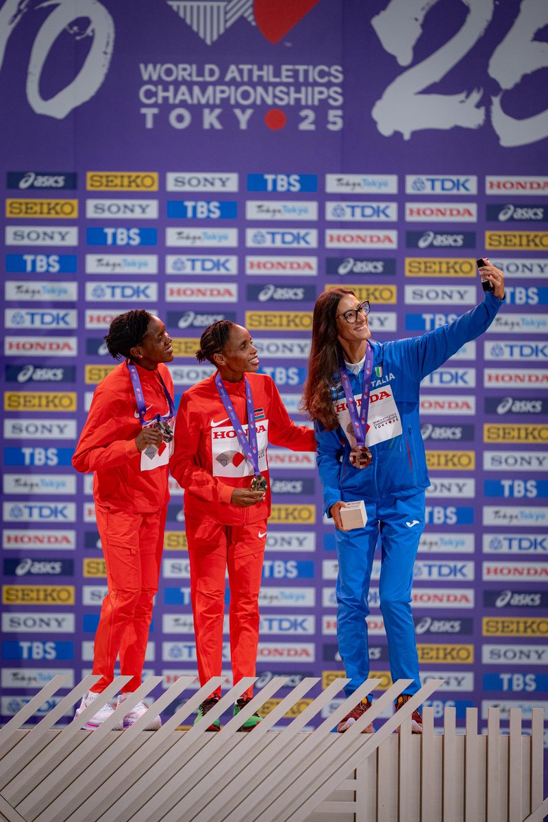 Is Beatrice tired to step on the podium?
Of course she doesn’t.

📸 <a href="/chiaramontesan2/">Chiara Montesano</a> 

#Tokyo2025 #Worldchampionships