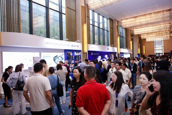 TimePieChina's tweet image. That&apos;s a wrap on The 6th #TimepieLongevityForum! A huge thank you to our brilliant speakers, engaged attendees, and dedicated partners. The last two days were filled with groundbreaking science and powerful collaboration. See you next year!#longevity #healthtech