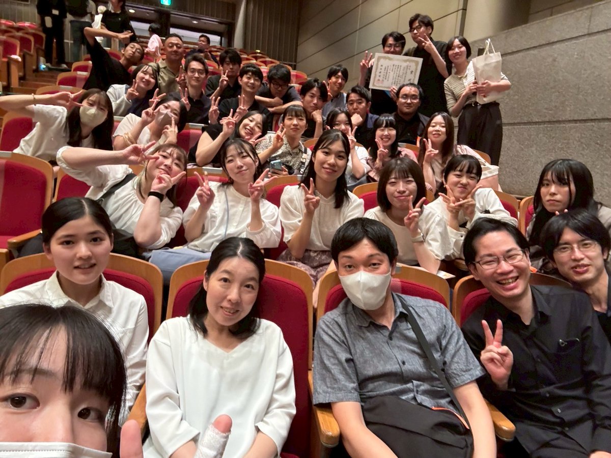 chor_polaris's tweet image. 中国大会、無事に終演しました。
結果はゴールド金賞✨
全国大会への推薦はいただけませんでしたが、
ここまで積み重ねてきた時間を誇らしく思います。
次は演奏会へ向けて。
また新しい音楽を一歩ずつ、大切に紡いでいきます🎶
#ChorPolaris #団員募集中 #合唱 #ゴールド金賞