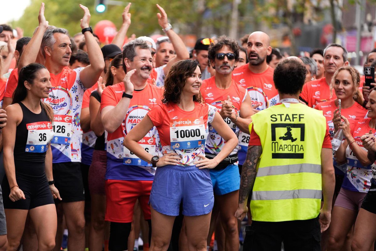 IdiazAyuso's tweet photo. Madrid corre por la preciosa Madrid y celebra la #Hispanidad2025 este año con más alegría y deportividad que nunca.

Bienvenidos a esta casa de todos, los que habéis corrido desde otras regiones y países.

#MadridCorrePorMadrid https://t.co/K9PdgVrFY8