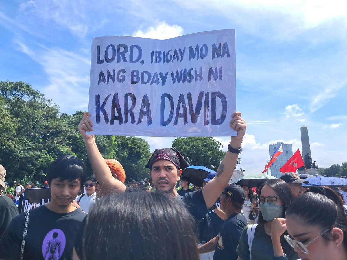 catpukeph's tweet photo. Dapat singilin at managot, hindi lamang ang mga korap na opisyal at politiko, kundi sila mismong nasa tuktok—Ibagsak ang pasistang rehimen! Duterte, panagutin! Marcos, singilin! 

#BahaSaLuneta 
#StopKorap https://t.co/cn71okYmJn