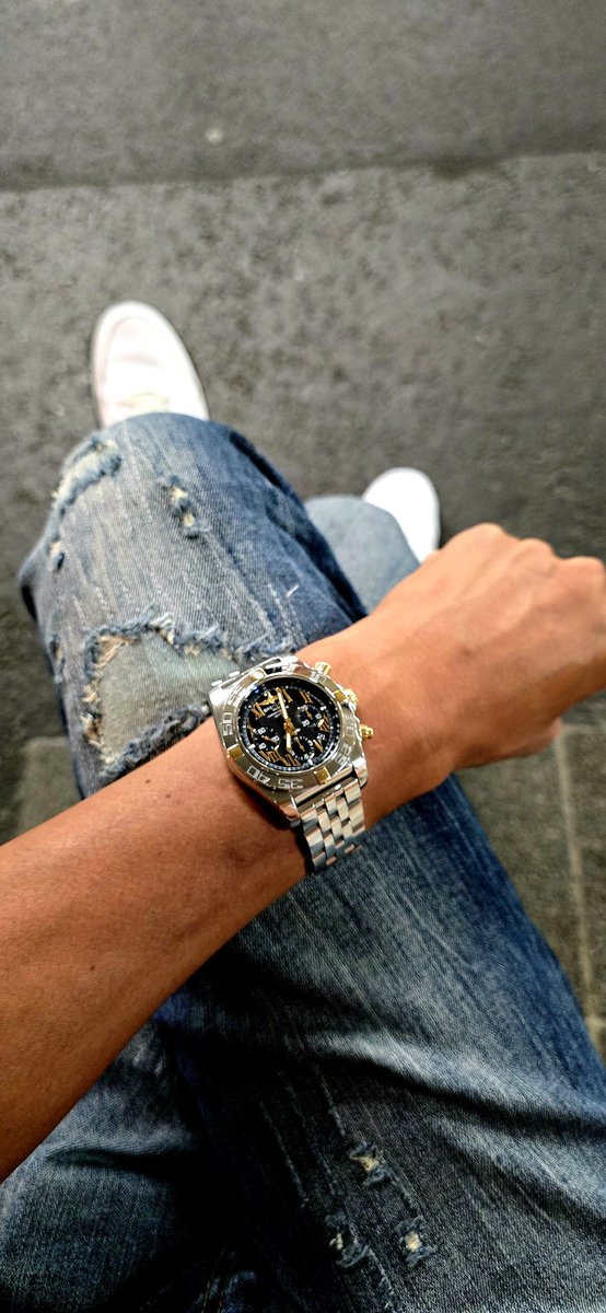 2001Knt's tweet photo. 夜はだいぶ涼しくなった。
#腕時計 #BREITLING https://t.co/s3gktUOGjN