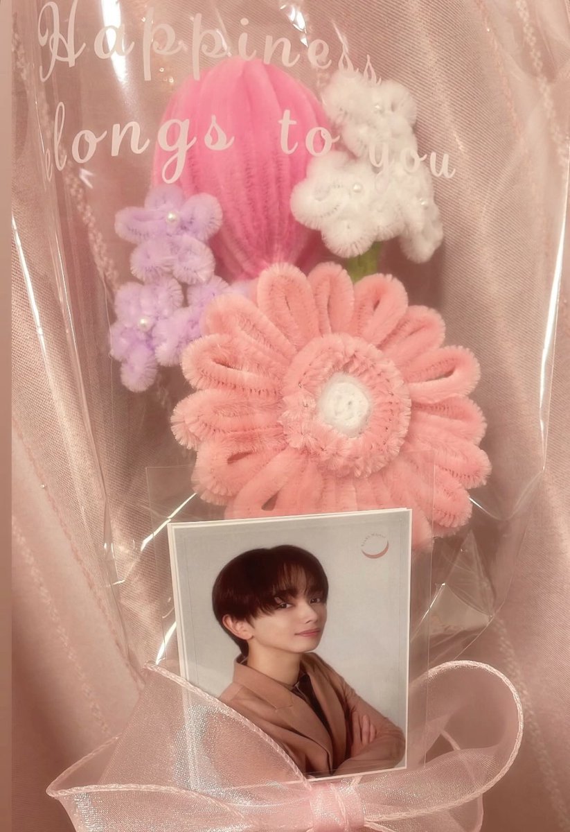 りゅびちゃん元気かな………
会いたすぎるな、、、😞

会えなさすぎてふらっと見つけたお店でリア友と一緒にこんなオタク色満載な花束作っちゃったよ😭💐🩷
でも可愛すぎるからしばらくはこれを飾ってりゅびちゃんを想っとくことにします🥺🌷

りっちゃんにも会える現場ください😢

 #宮世琉弥 くん