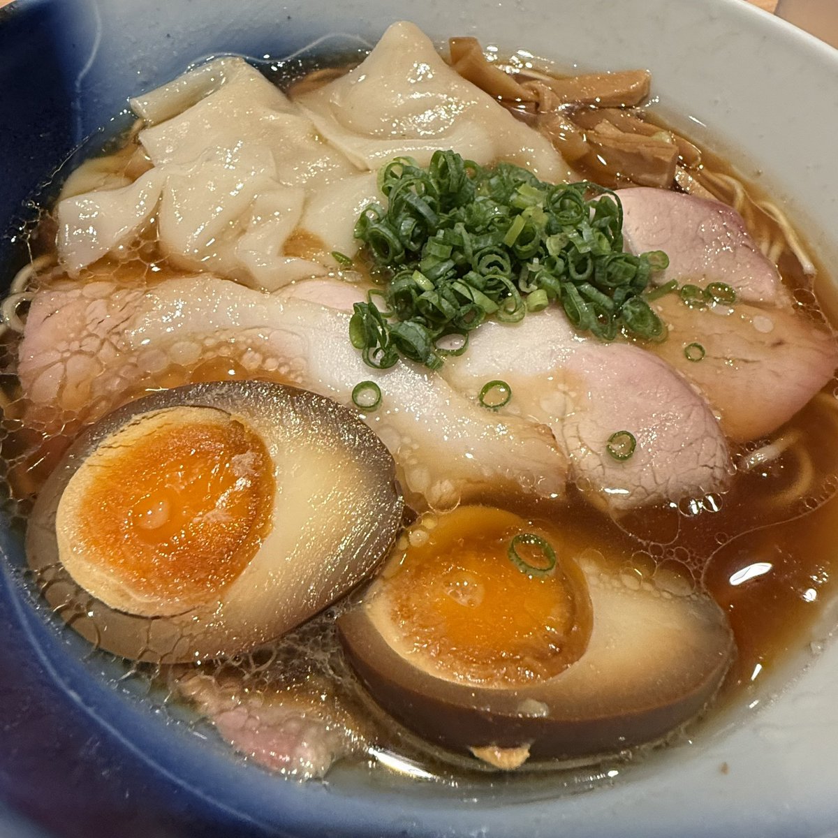 いただきます🍜🥢😋

久しぶりにラーメン食べた🍜
やっぱりラーメンは美味いな😂