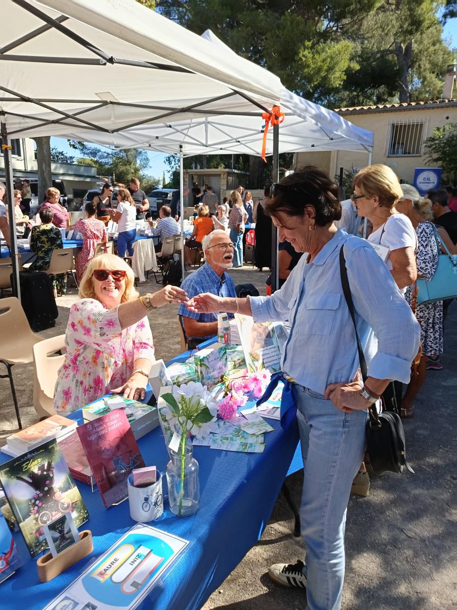📚 Superbe 1ère fête de la lecture publique à l’initiative du CIL de La Serinette ce samedi ! Ambiance conviviale, échanges passionnés autour des livres. Merci au CIL, à Romain Turpin son président, aux auteurs, partenaires et habitants 🙏Vivement la prochaine ! #Lecture #Toulon