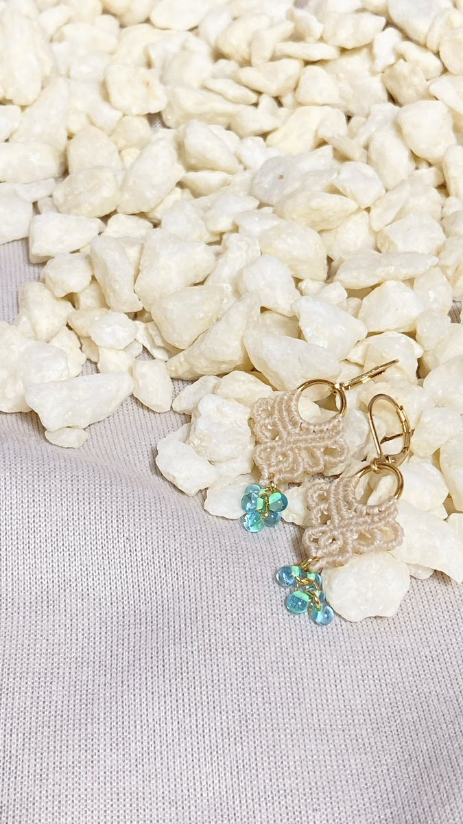 ritica_handmade's tweet photo. creemaで販売開始しました

南国のエメラルドグリーンの海をイメージしてみた♡
ハワイとかね♫

金アレ対応◆軽い・大人のアジアンピアス（ナチュラル×ターコイズグリーン）サージカルステンレス・フレンチフック
https://t.co/hLc0vdSNb3 https://t.co/5MtQl7Xcx6
